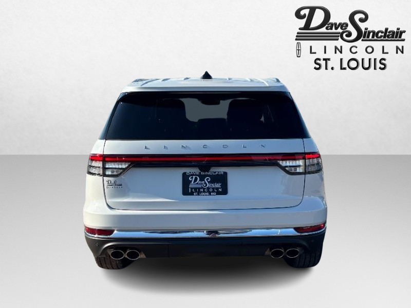 Lincoln Aviator Vehicle Full-screen Gallery Image 06