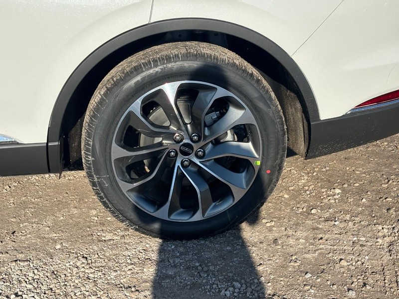 Lincoln Aviator Vehicle Full-screen Gallery Image 10