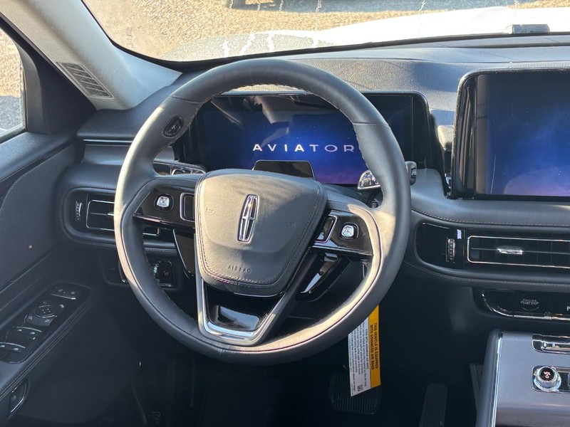 Lincoln Aviator Vehicle Full-screen Gallery Image 14