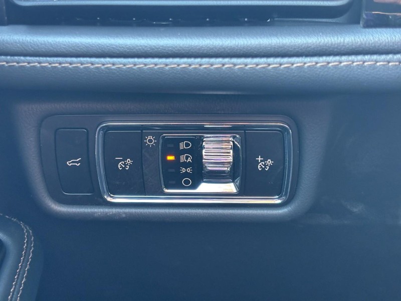 Lincoln Aviator Vehicle Full-screen Gallery Image 19