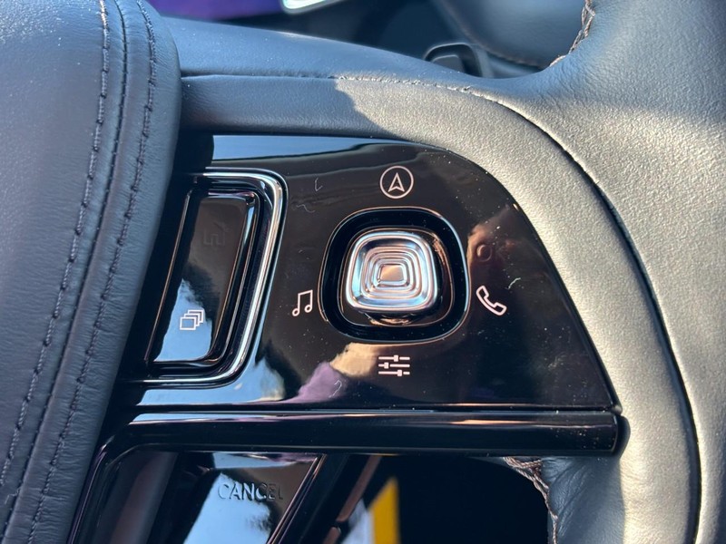 Lincoln Aviator Vehicle Full-screen Gallery Image 22