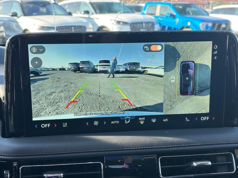 Lincoln Aviator Vehicle Full-screen Gallery Image 25