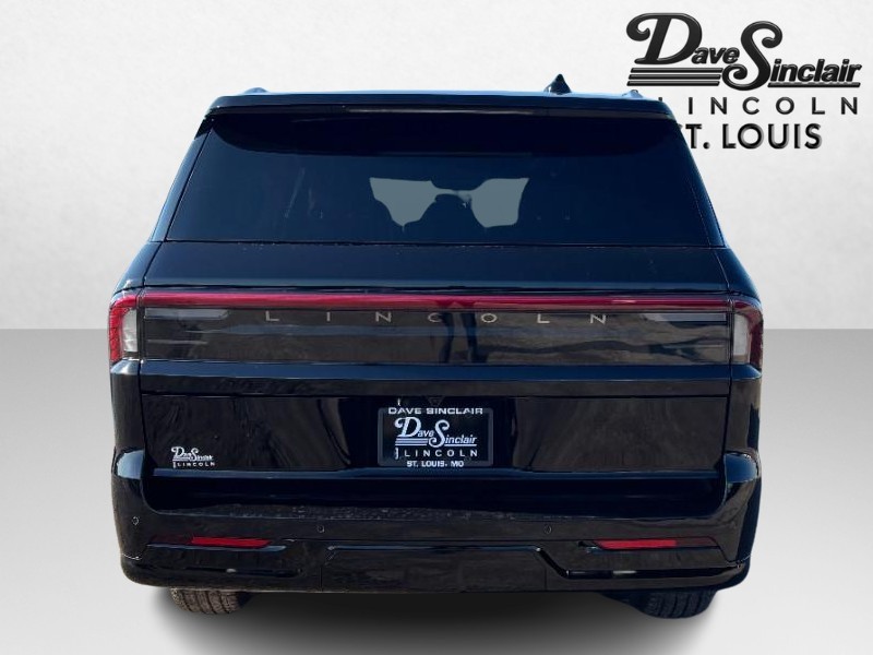 Lincoln Navigator L Vehicle Full-screen Gallery Image 06