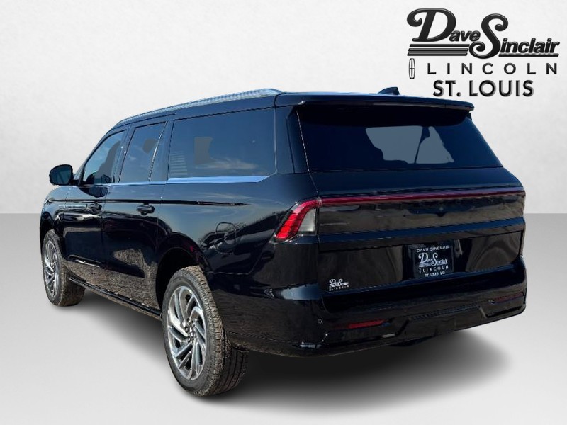 Lincoln Navigator L Vehicle Full-screen Gallery Image 07