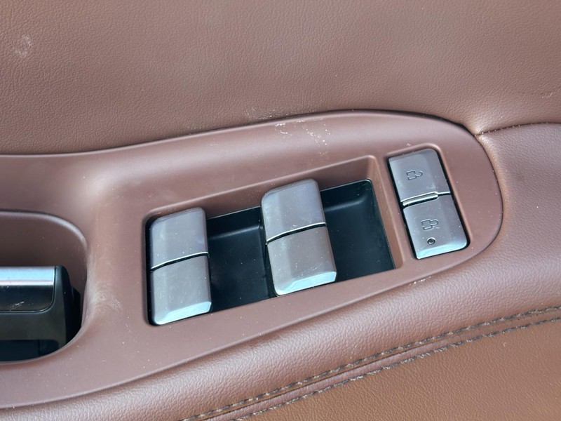 Lincoln Navigator L Vehicle Full-screen Gallery Image 18