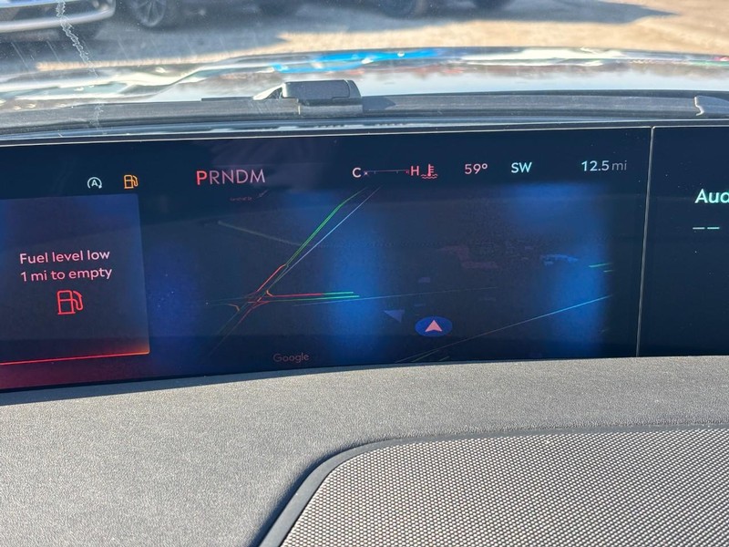 Lincoln Navigator L Vehicle Full-screen Gallery Image 24