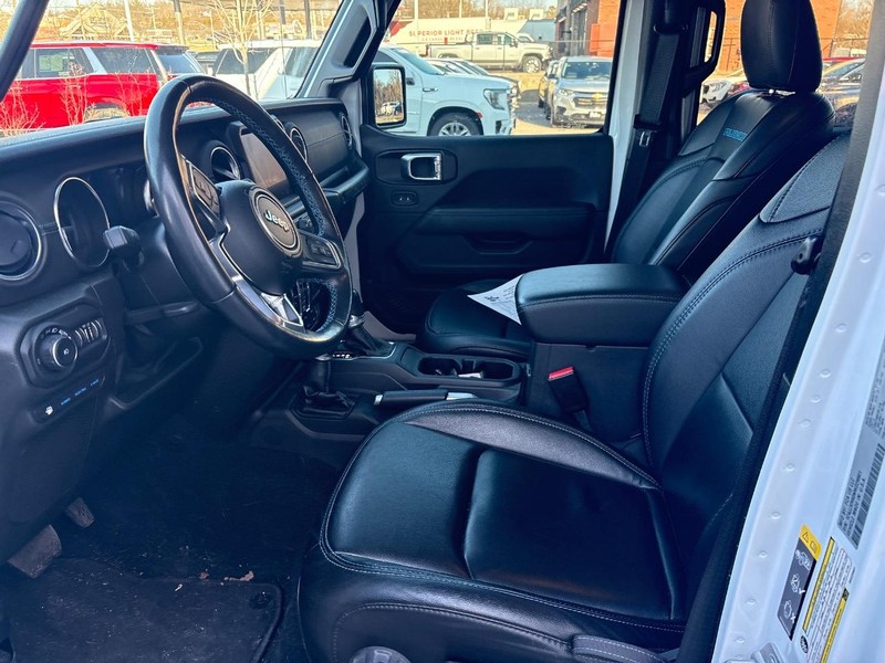 Jeep Wrangler 4xe Vehicle Full-screen Gallery Image 05