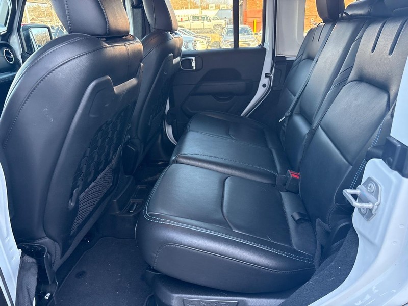 Jeep Wrangler 4xe Vehicle Full-screen Gallery Image 06