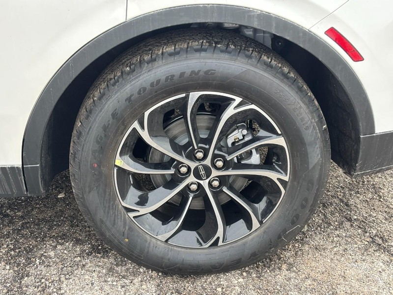 Lincoln Nautilus Vehicle Full-screen Gallery Image 10