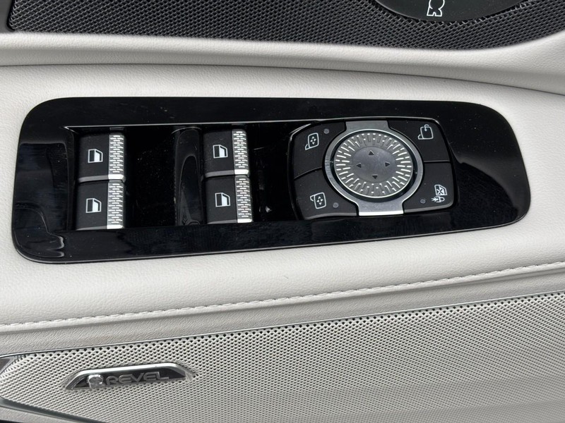 Lincoln Nautilus Vehicle Full-screen Gallery Image 17