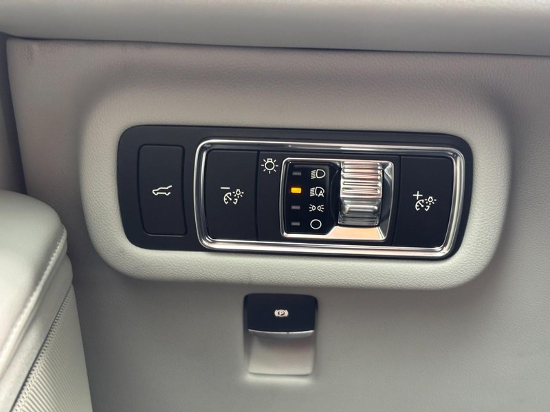 Lincoln Nautilus Vehicle Full-screen Gallery Image 18