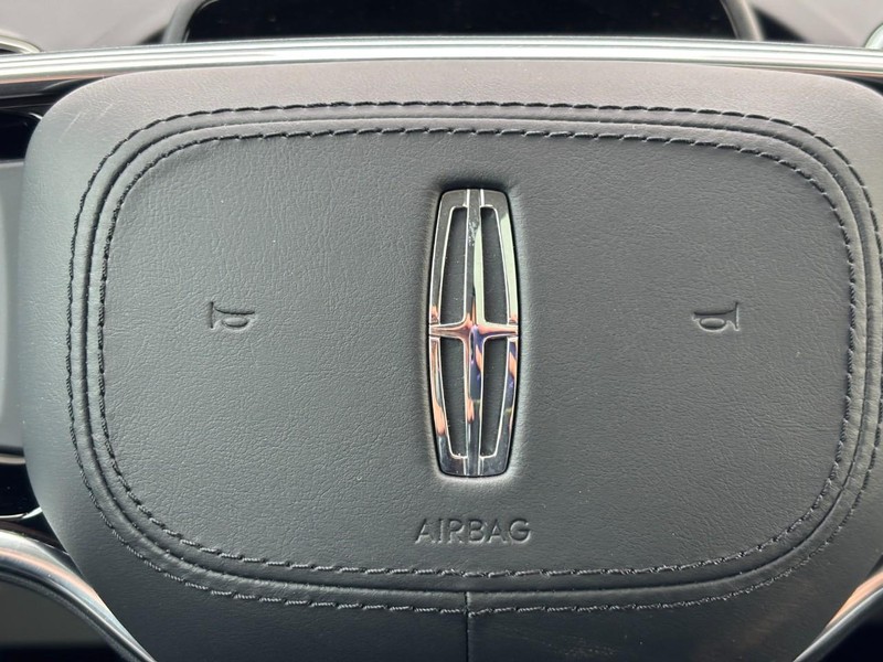 Lincoln Nautilus Vehicle Full-screen Gallery Image 20