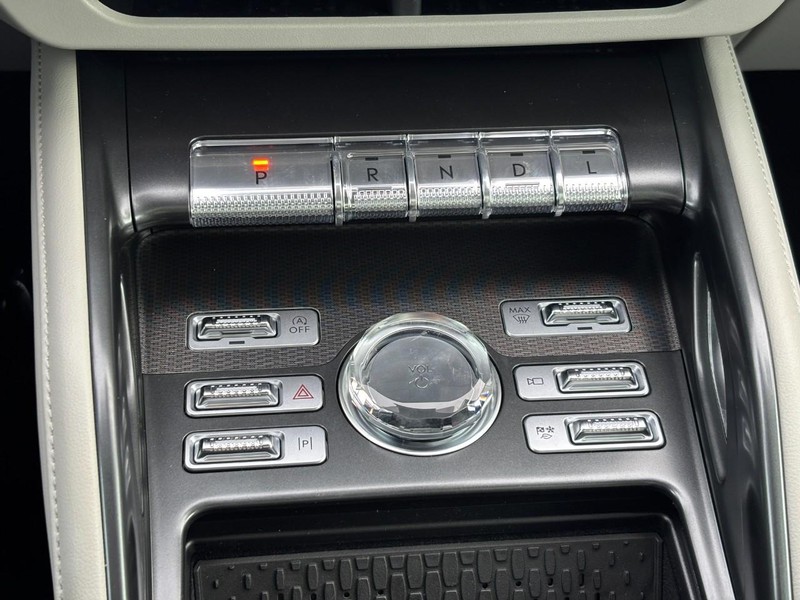 Lincoln Nautilus Vehicle Full-screen Gallery Image 26