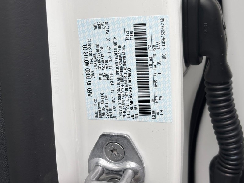 Lincoln Nautilus Vehicle Full-screen Gallery Image 27