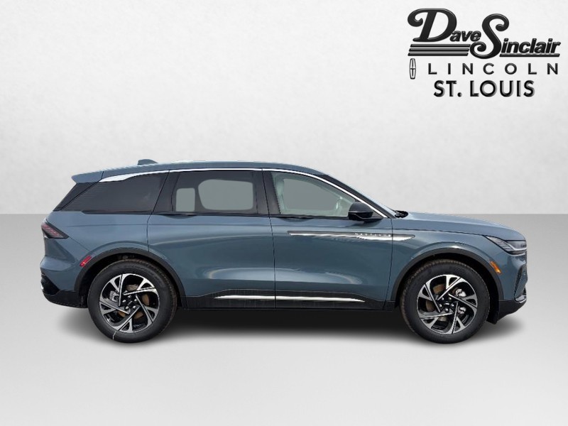 Lincoln Nautilus Vehicle Full-screen Gallery Image 02