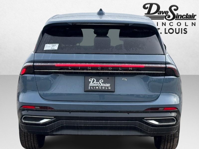 Lincoln Nautilus Vehicle Full-screen Gallery Image 04