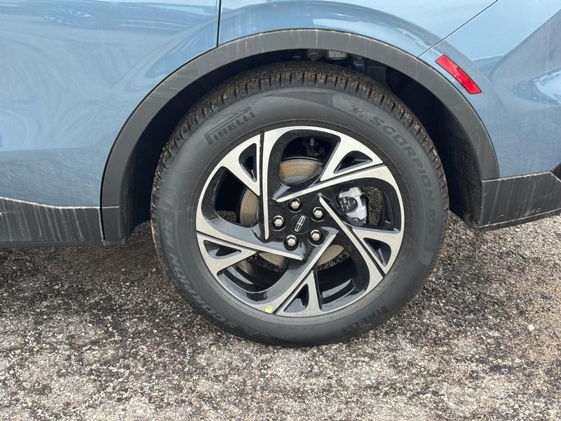 Lincoln Nautilus Vehicle Full-screen Gallery Image 10