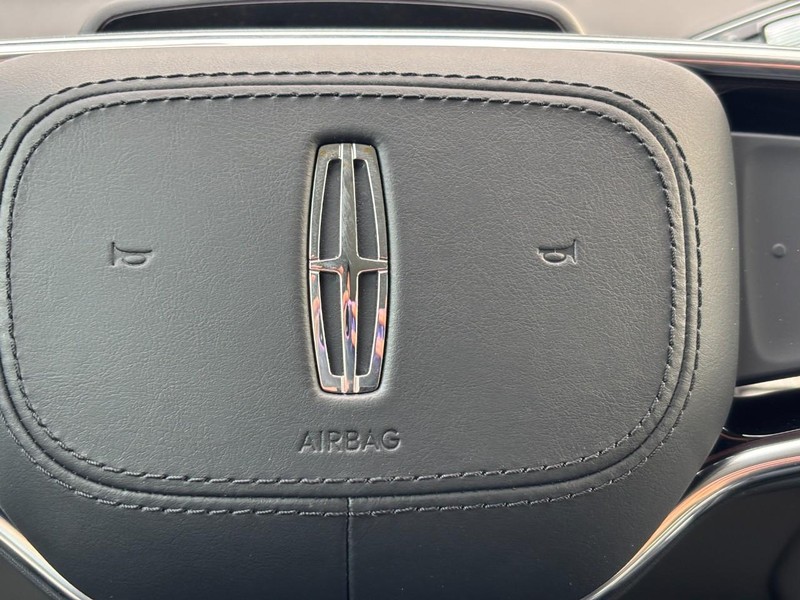 Lincoln Nautilus Vehicle Full-screen Gallery Image 19