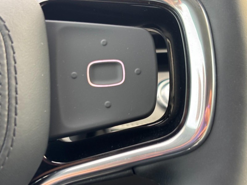 Lincoln Nautilus Vehicle Full-screen Gallery Image 20