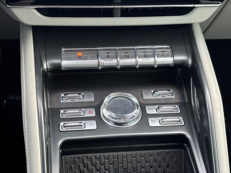 Lincoln Nautilus Vehicle Full-screen Gallery Image 25