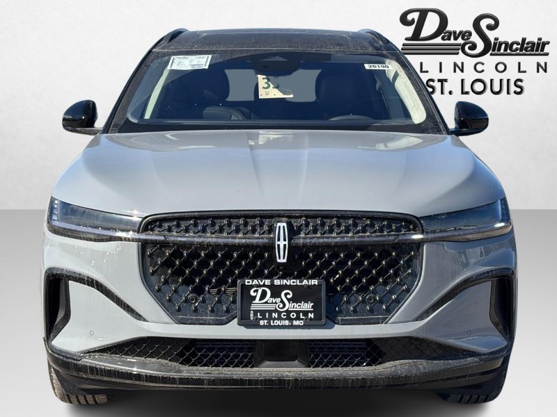 Lincoln Nautilus Vehicle Full-screen Gallery Image 02