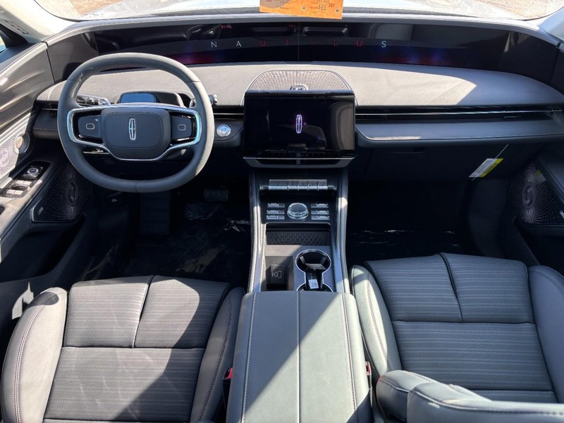 Lincoln Nautilus Vehicle Full-screen Gallery Image 12