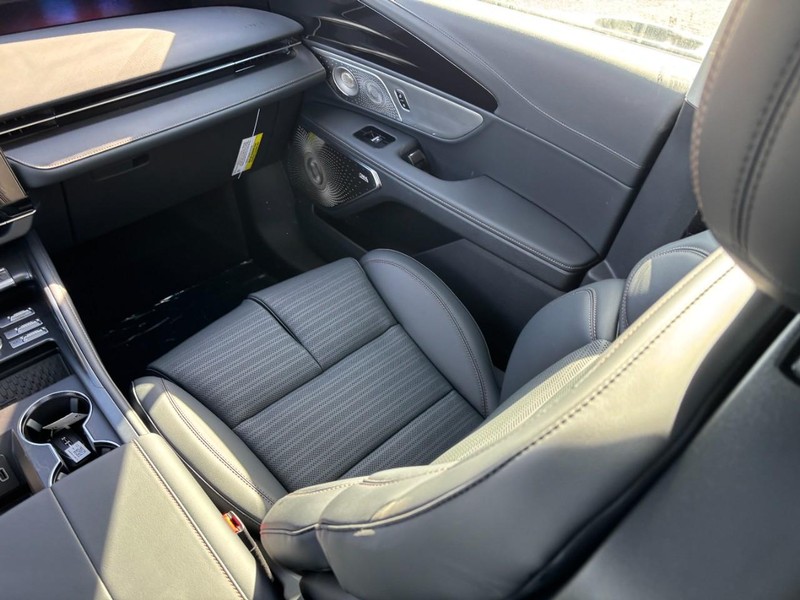 Lincoln Nautilus Vehicle Full-screen Gallery Image 15