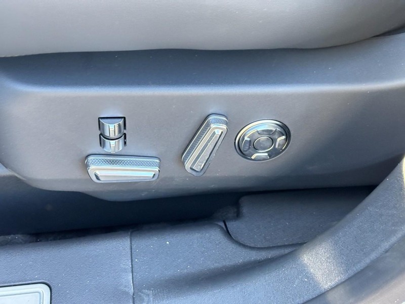 Lincoln Nautilus Vehicle Full-screen Gallery Image 16