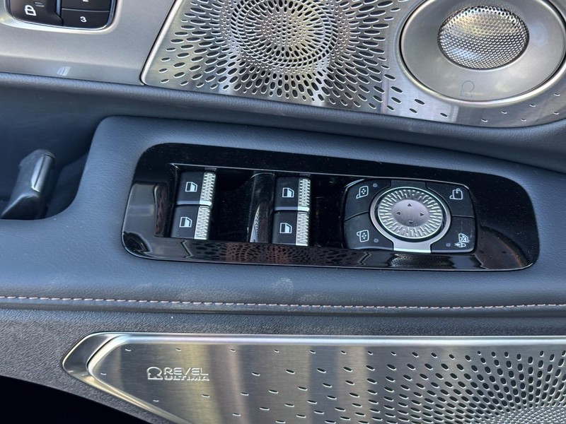 Lincoln Nautilus Vehicle Full-screen Gallery Image 17