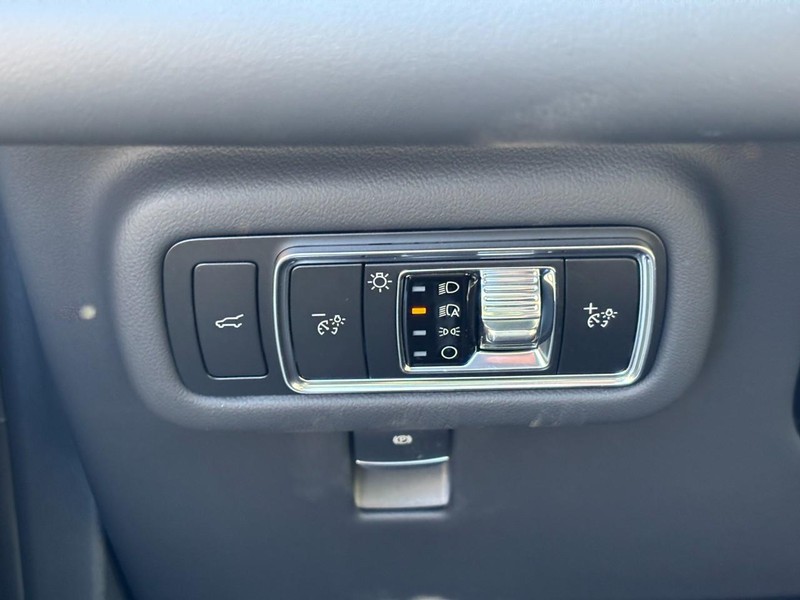 Lincoln Nautilus Vehicle Full-screen Gallery Image 18