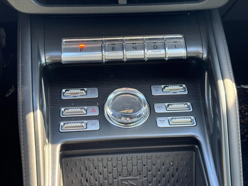 Lincoln Nautilus Vehicle Full-screen Gallery Image 26