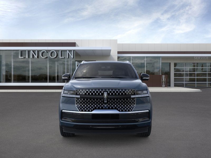 Lincoln Navigator Vehicle Full-screen Gallery Image 06