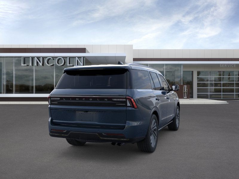 Lincoln Navigator Vehicle Full-screen Gallery Image 09