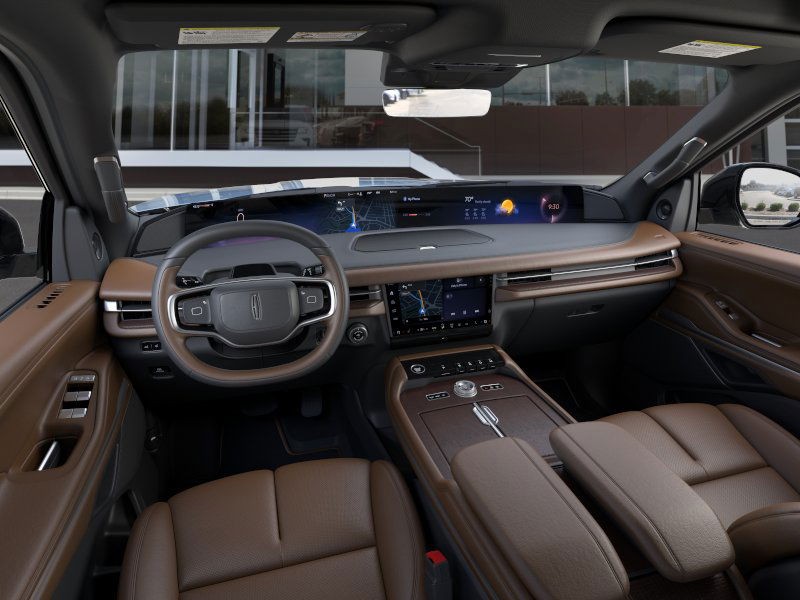 Lincoln Navigator Vehicle Full-screen Gallery Image 10