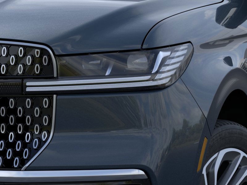 Lincoln Navigator Vehicle Full-screen Gallery Image 19