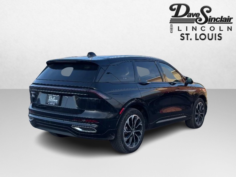 Lincoln Nautilus Vehicle Full-screen Gallery Image 03