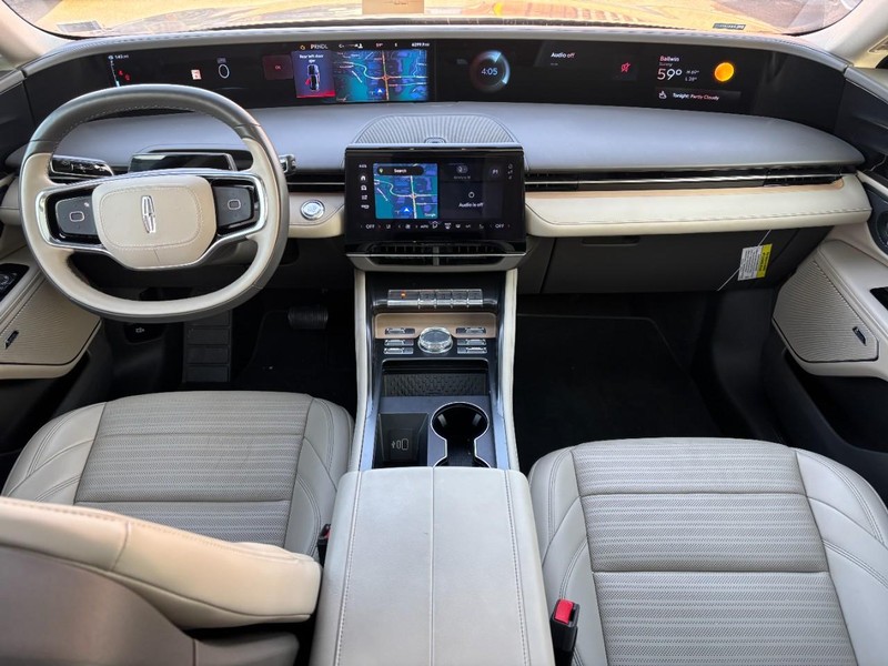 Lincoln Nautilus Vehicle Full-screen Gallery Image 12