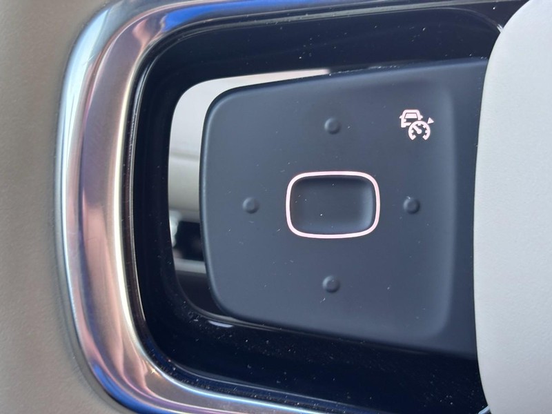 Lincoln Nautilus Vehicle Full-screen Gallery Image 19