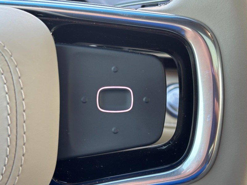 Lincoln Nautilus Vehicle Full-screen Gallery Image 21