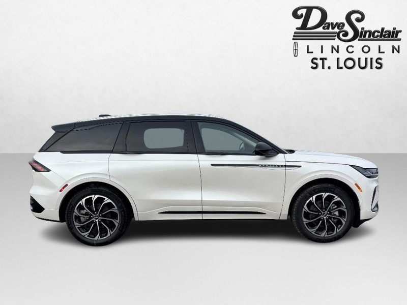 Lincoln Nautilus Vehicle Full-screen Gallery Image 03