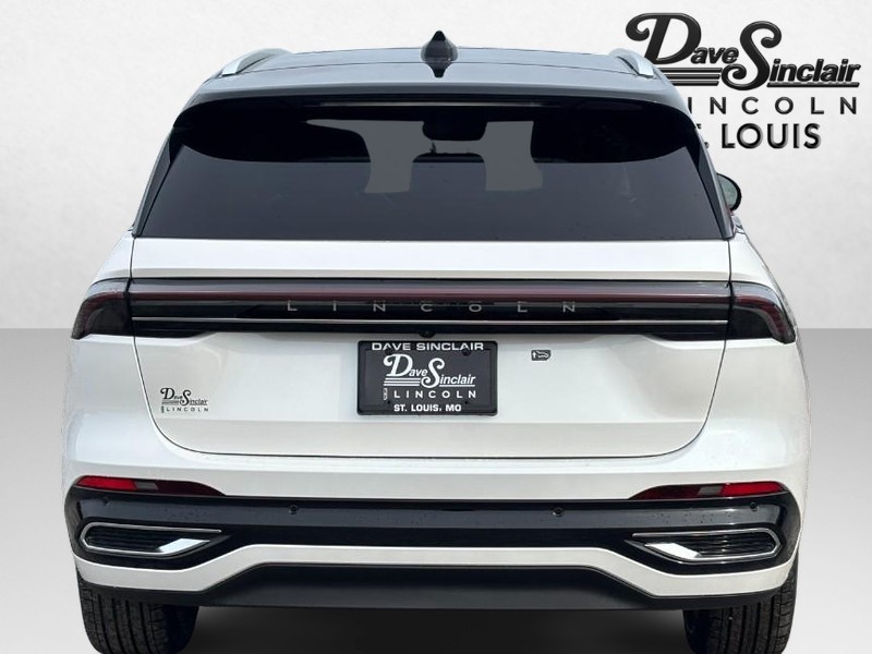 Lincoln Nautilus Vehicle Full-screen Gallery Image 05