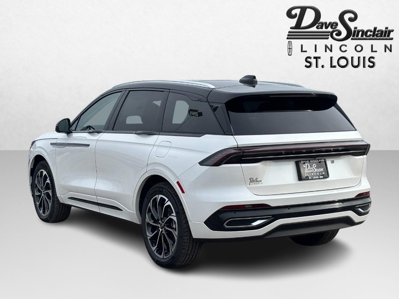 Lincoln Nautilus Vehicle Full-screen Gallery Image 06