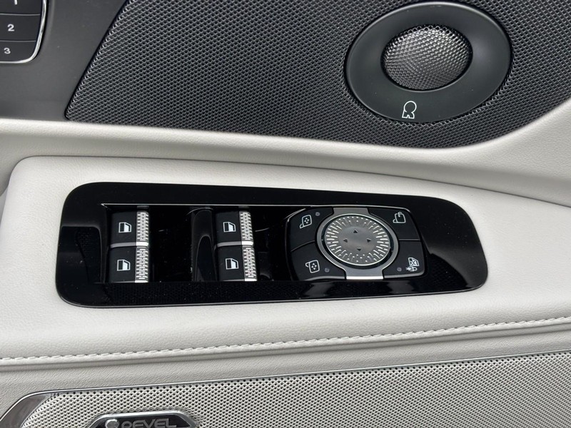 Lincoln Nautilus Vehicle Full-screen Gallery Image 17