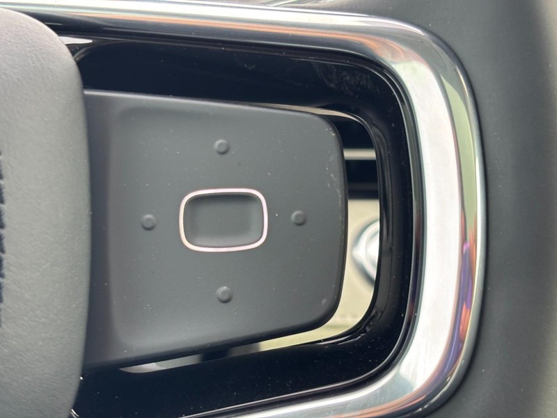 Lincoln Nautilus Vehicle Full-screen Gallery Image 21