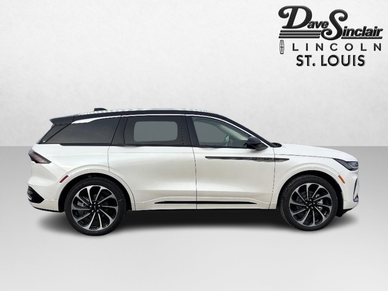 Lincoln Nautilus Vehicle Full-screen Gallery Image 02