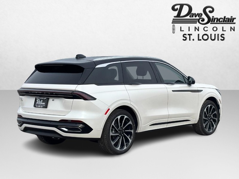 Lincoln Nautilus Vehicle Full-screen Gallery Image 03