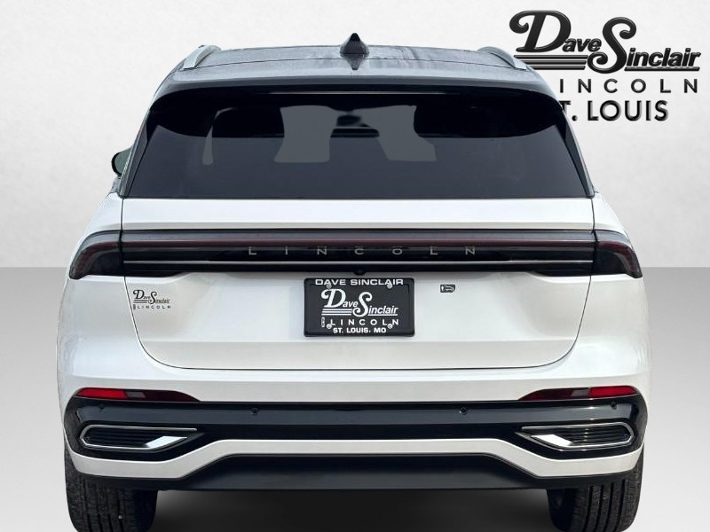 Lincoln Nautilus Vehicle Full-screen Gallery Image 04