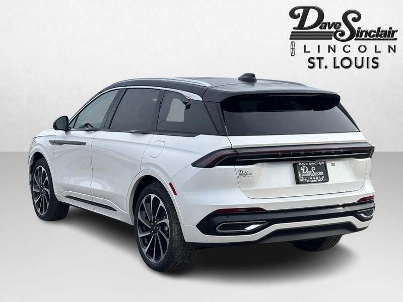 Lincoln Nautilus Vehicle Full-screen Gallery Image 05