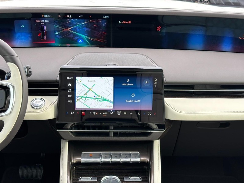 Lincoln Nautilus Vehicle Full-screen Gallery Image 14