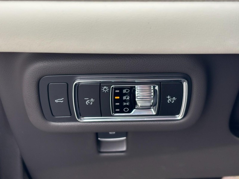 Lincoln Nautilus Vehicle Full-screen Gallery Image 18